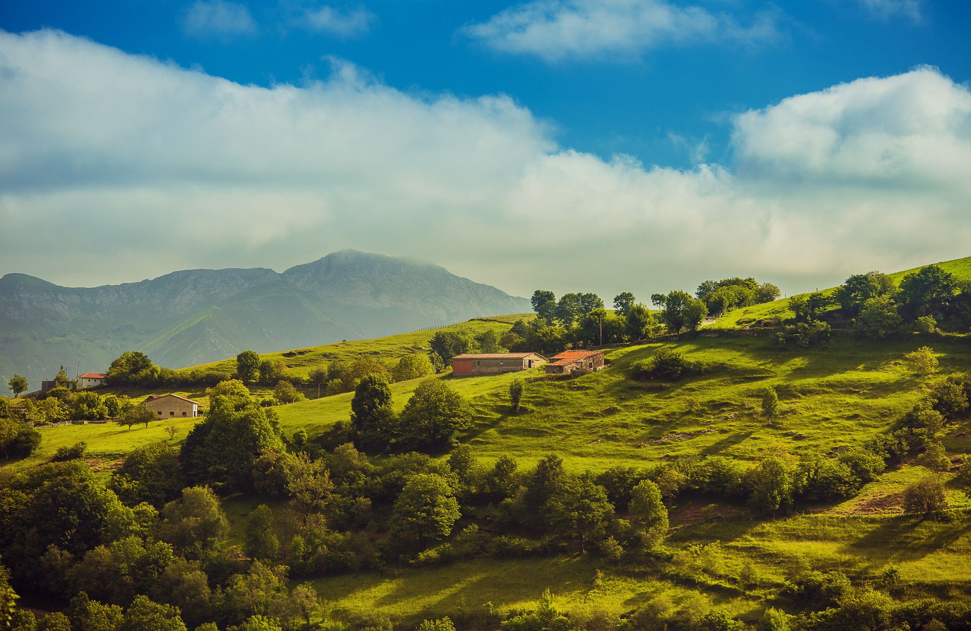 houses in the mountains of asturias